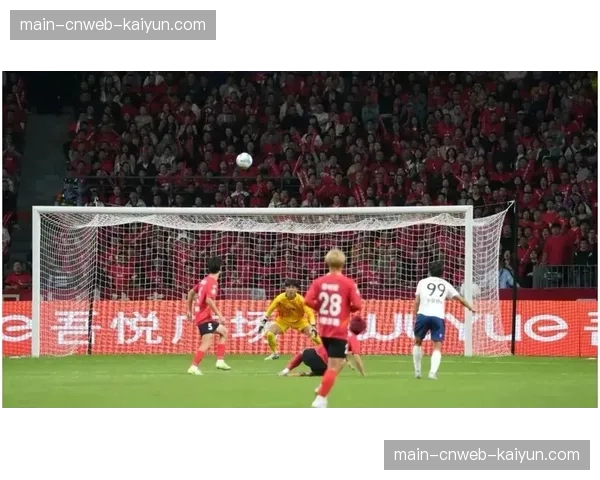 特写：点球决胜前，双方门将的无声对视