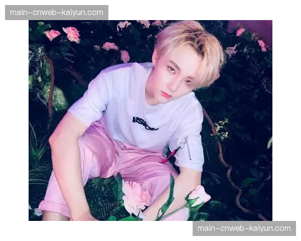 场边：海登海姆小球迷举牌庆祝生日，得到全场观众祝福歌声