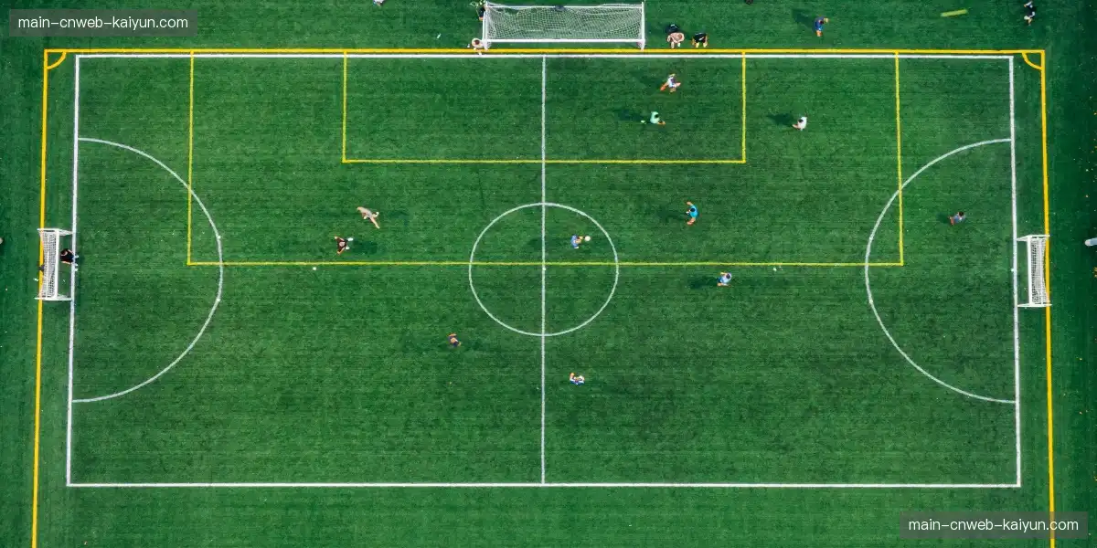 ⚽ 边路传中精准制导，射手调整射门一气呵成，绝杀时刻即将来临！🎯